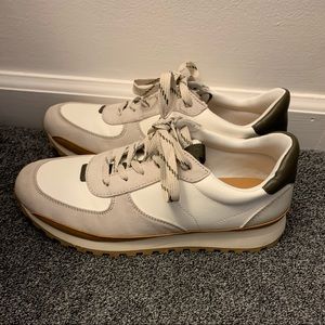Universal Thread Maria sneakers size 8